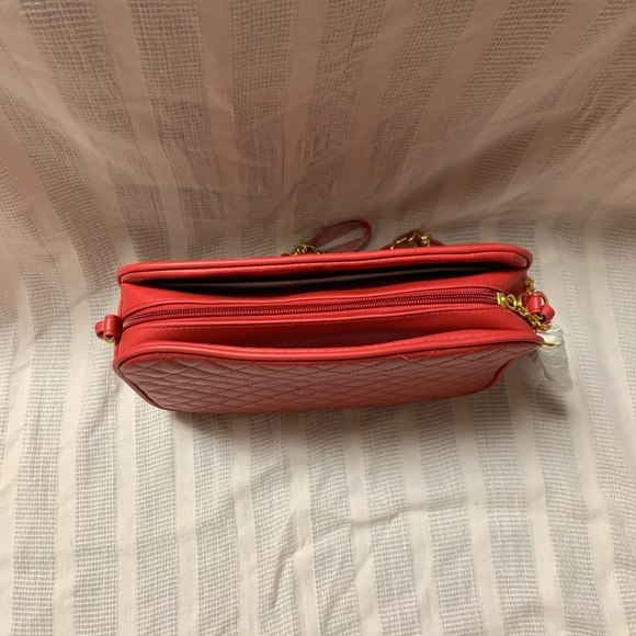 Red purse. - Picture 3 of 3